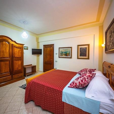 Hotel "San Saena " Radhimë Екстериор снимка