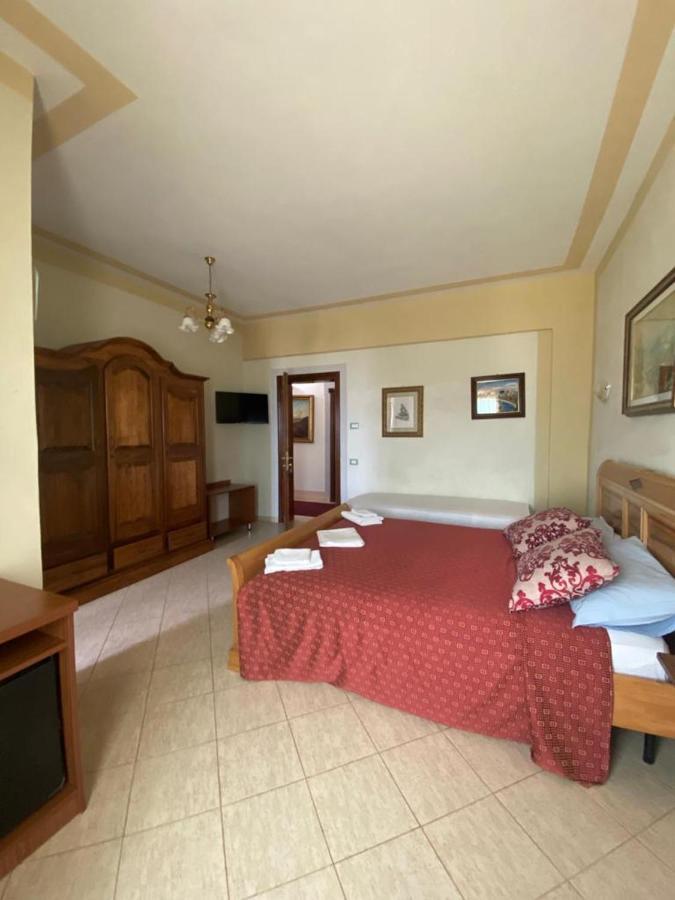 Hotel "San Saena " Radhimë Екстериор снимка