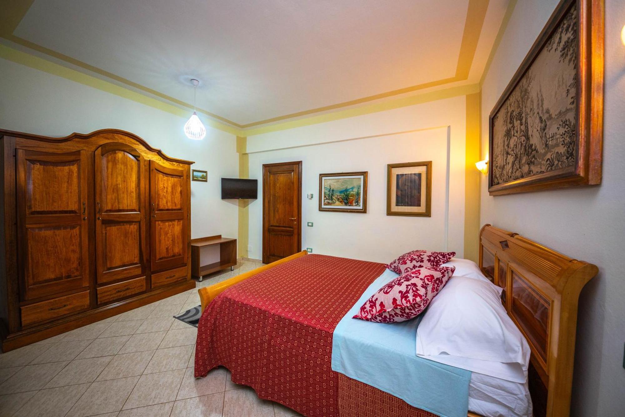 Hotel "San Saena " Radhimë Екстериор снимка
