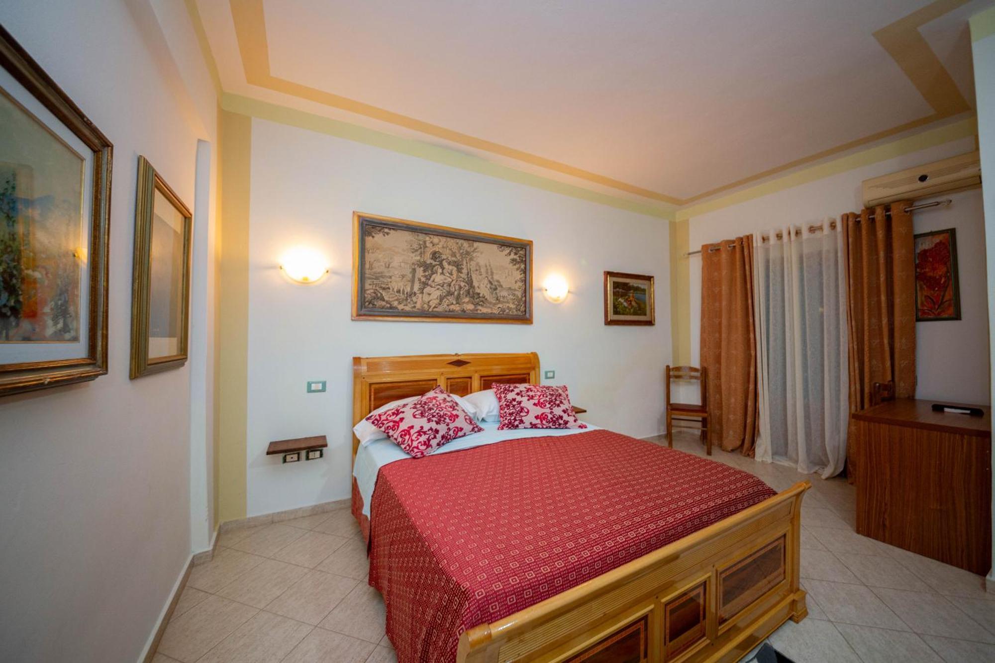 Hotel "San Saena " Radhimë Екстериор снимка