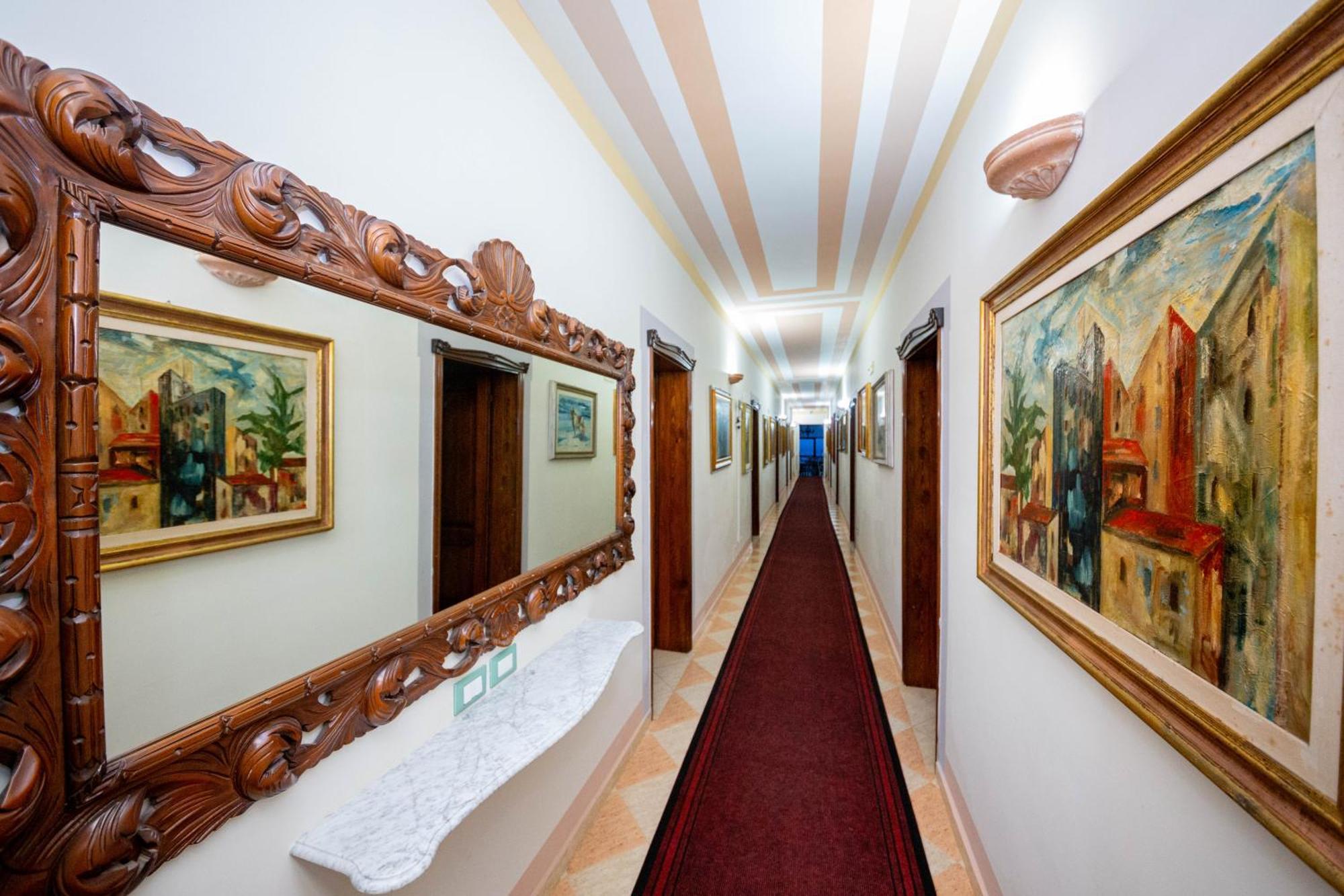 Hotel "San Saena " Radhimë Екстериор снимка