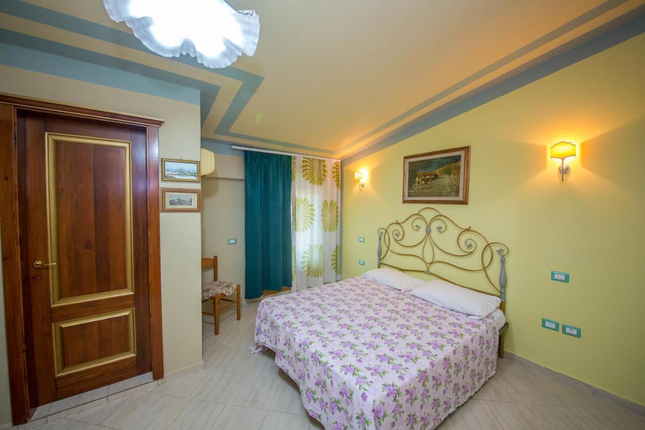Hotel "San Saena " Radhimë Екстериор снимка