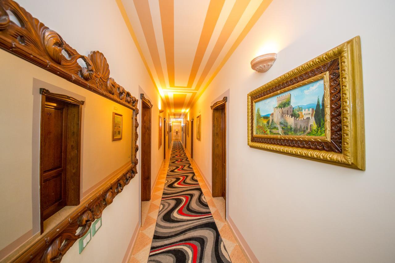 Hotel "San Saena " Radhimë Екстериор снимка