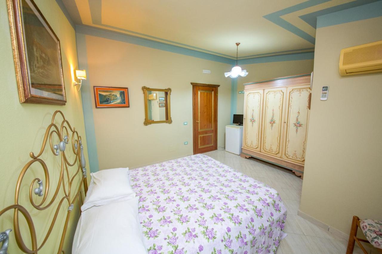 Hotel "San Saena " Radhimë Екстериор снимка