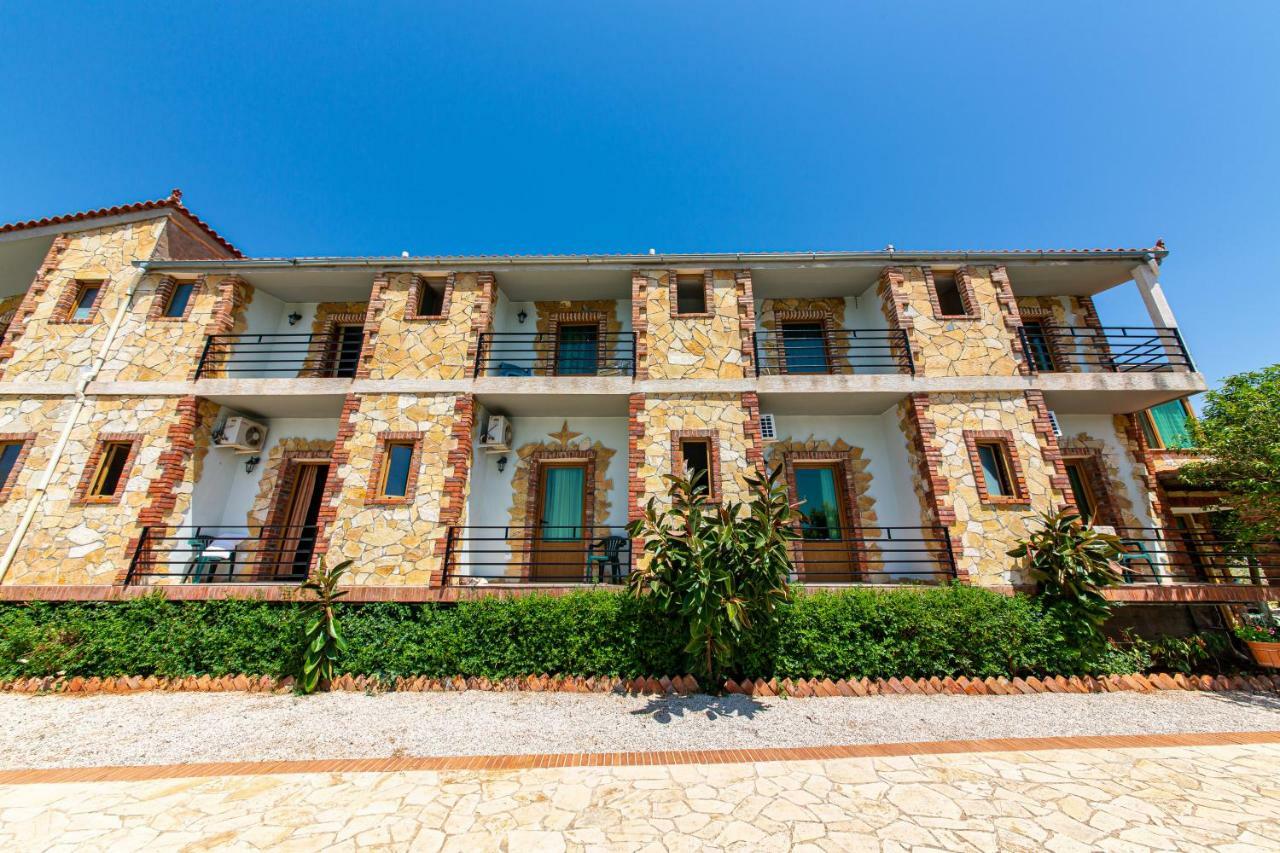 Hotel "San Saena " Radhimë Екстериор снимка